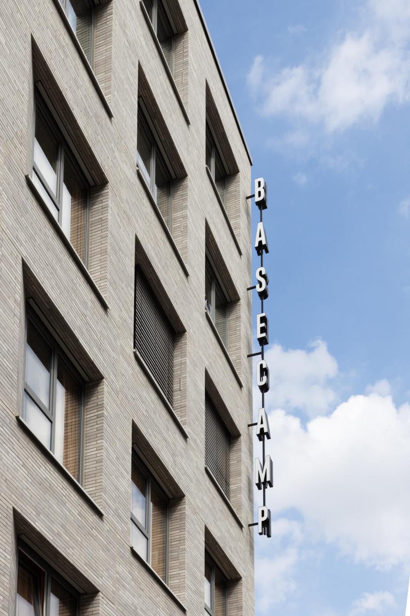 Basecamp Hotel ドルトムント エクステリア 写真
