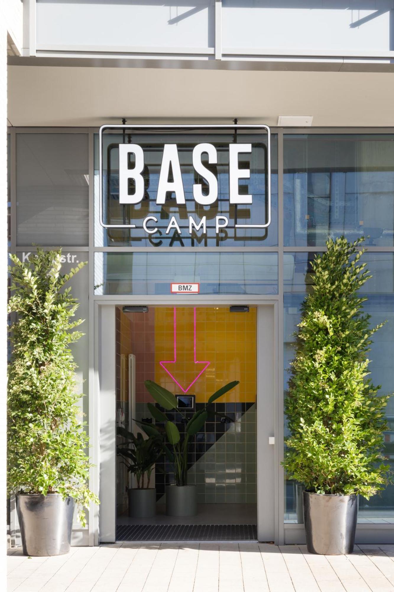 Basecamp Hotel ドルトムント エクステリア 写真